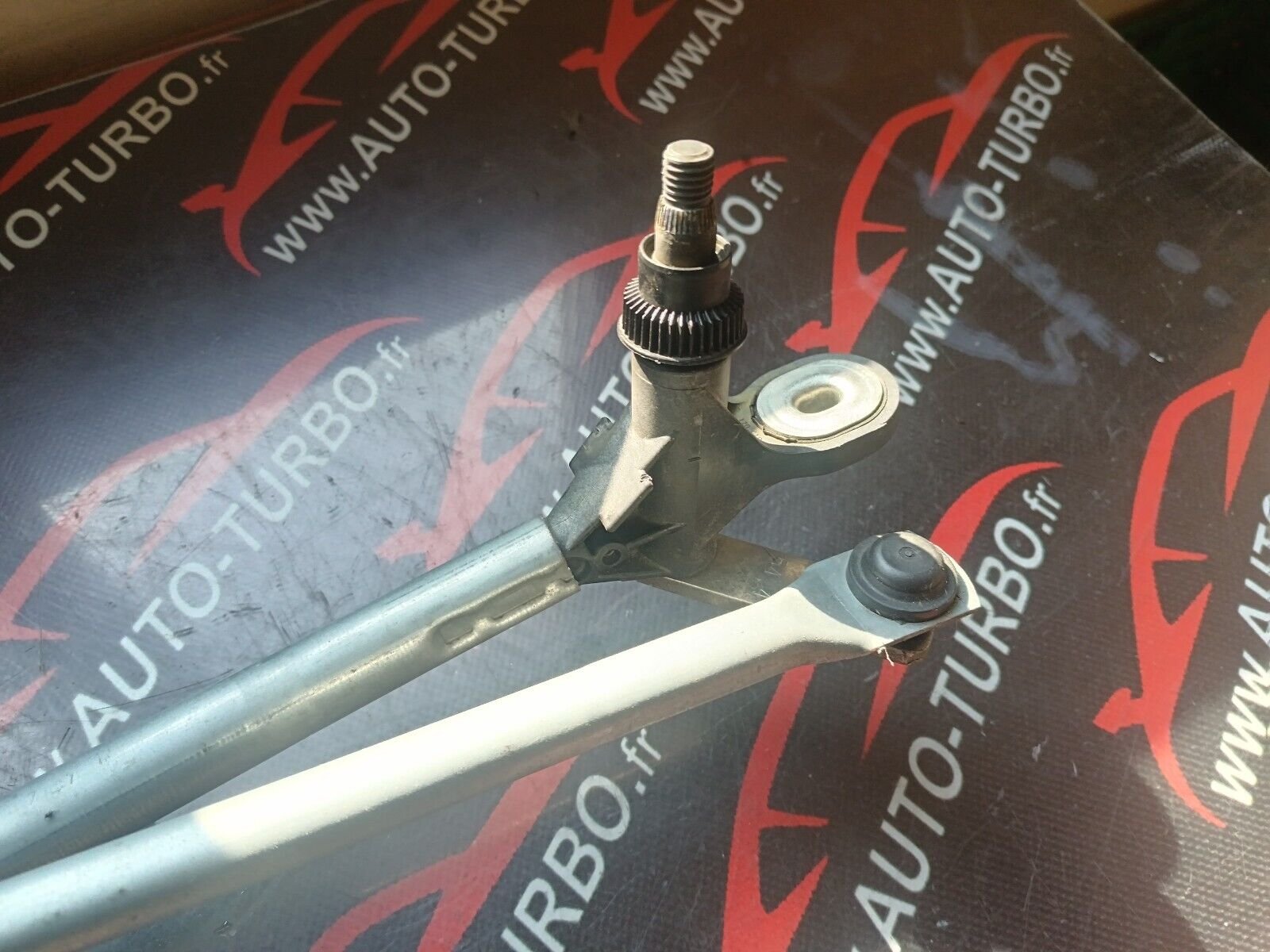 MECHANISME AVEC MOTEUR ESSUIE GLACE BMW SERIE 1 E87 REFERENCE: 7193036