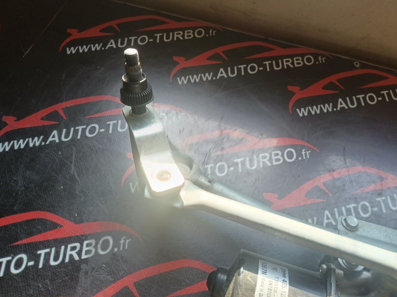 MECHANISME AVEC MOTEUR ESSUIE GLACE BMW SERIE 1 E87 REFERENCE: 7193036