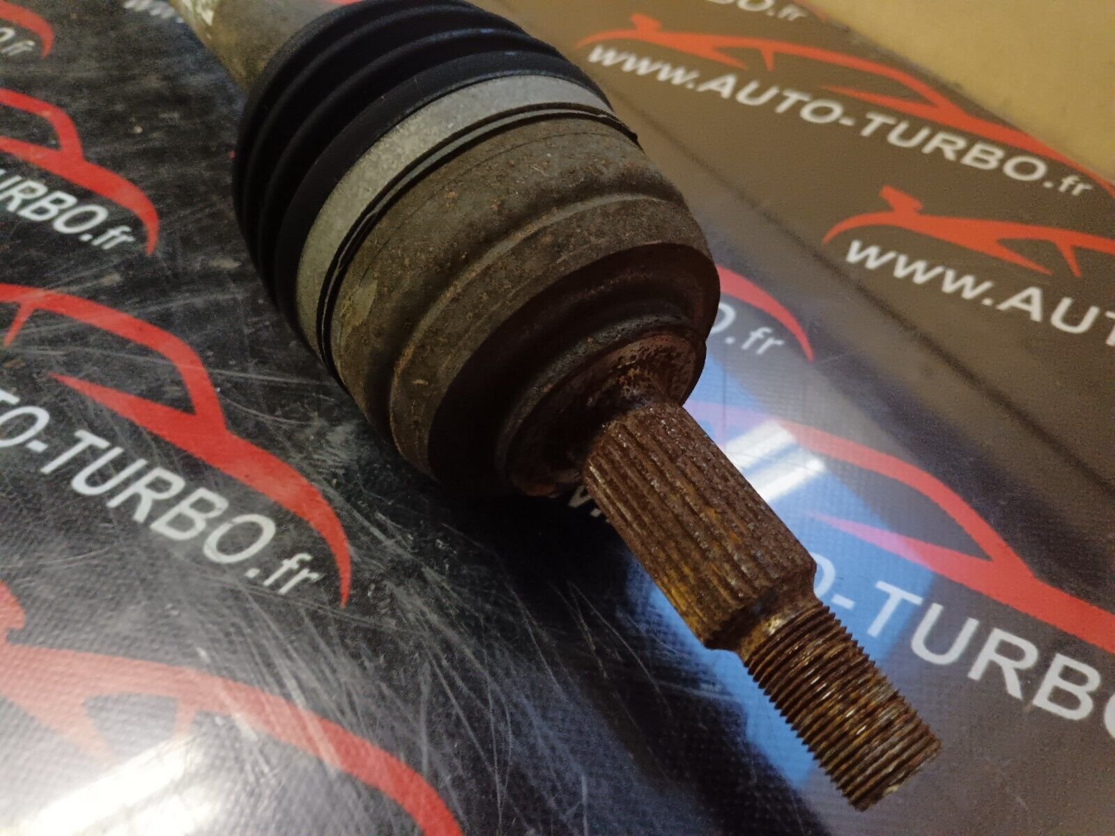 CARDAN AVANT DROIT RENAULT SCENIC 3 REFERENCE: 391009864R