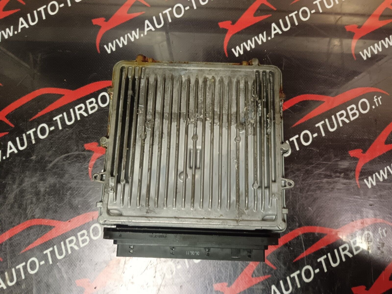 CALCULATEUR MOTEUR ECU BMW 520 F10 REFERENCE: 8513242