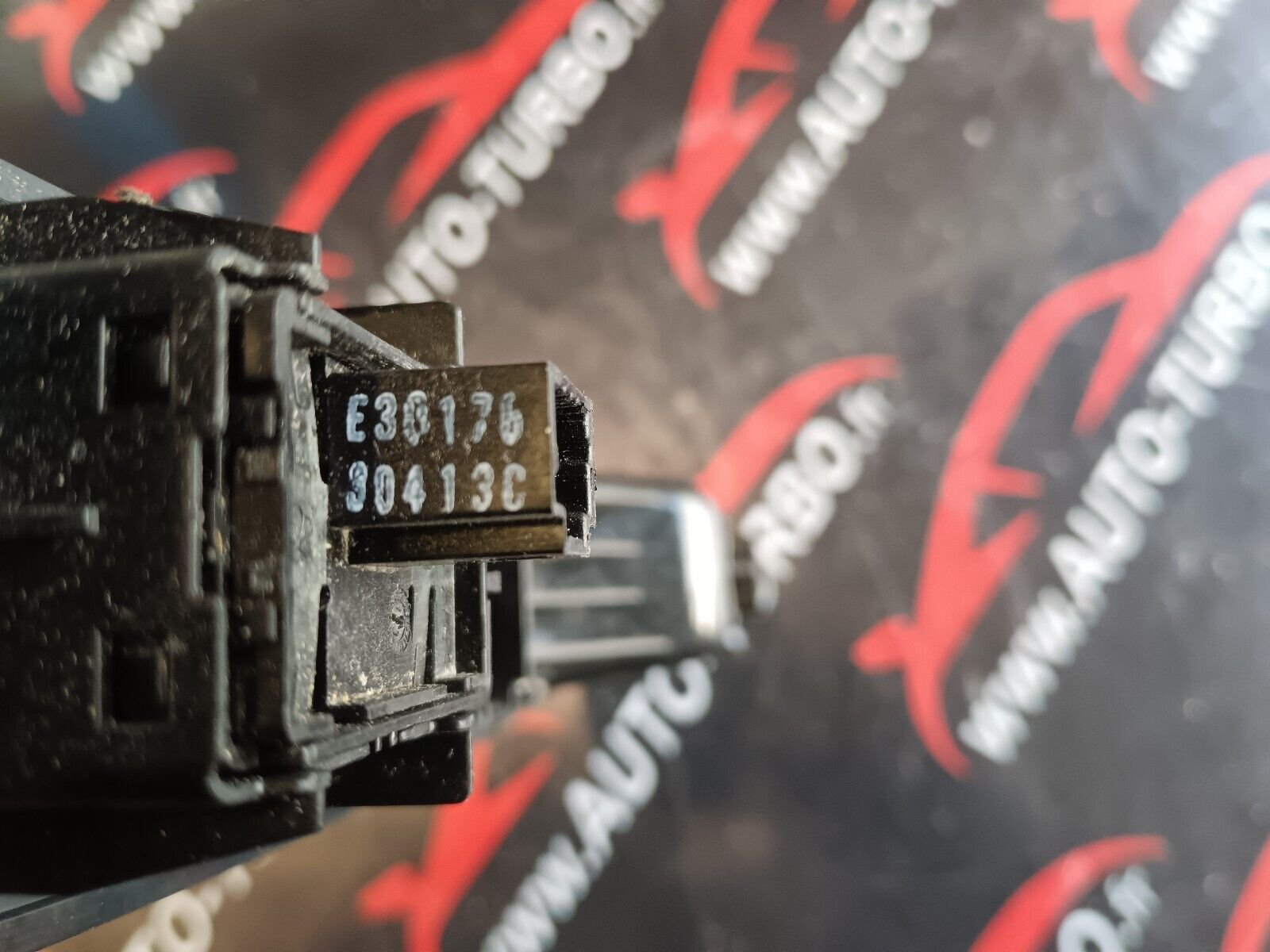 COMMANDE LEVE VITRE RENAULT SCENIC3