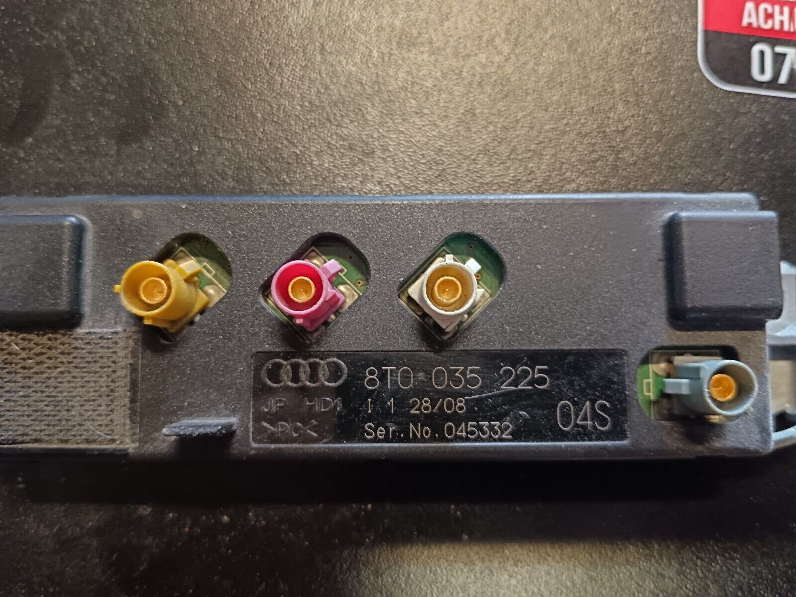 AMPLIFICATEUR ANTENNE FICHE ROSE AUDI A5, A4, A3 REFERENCE:8T0035225