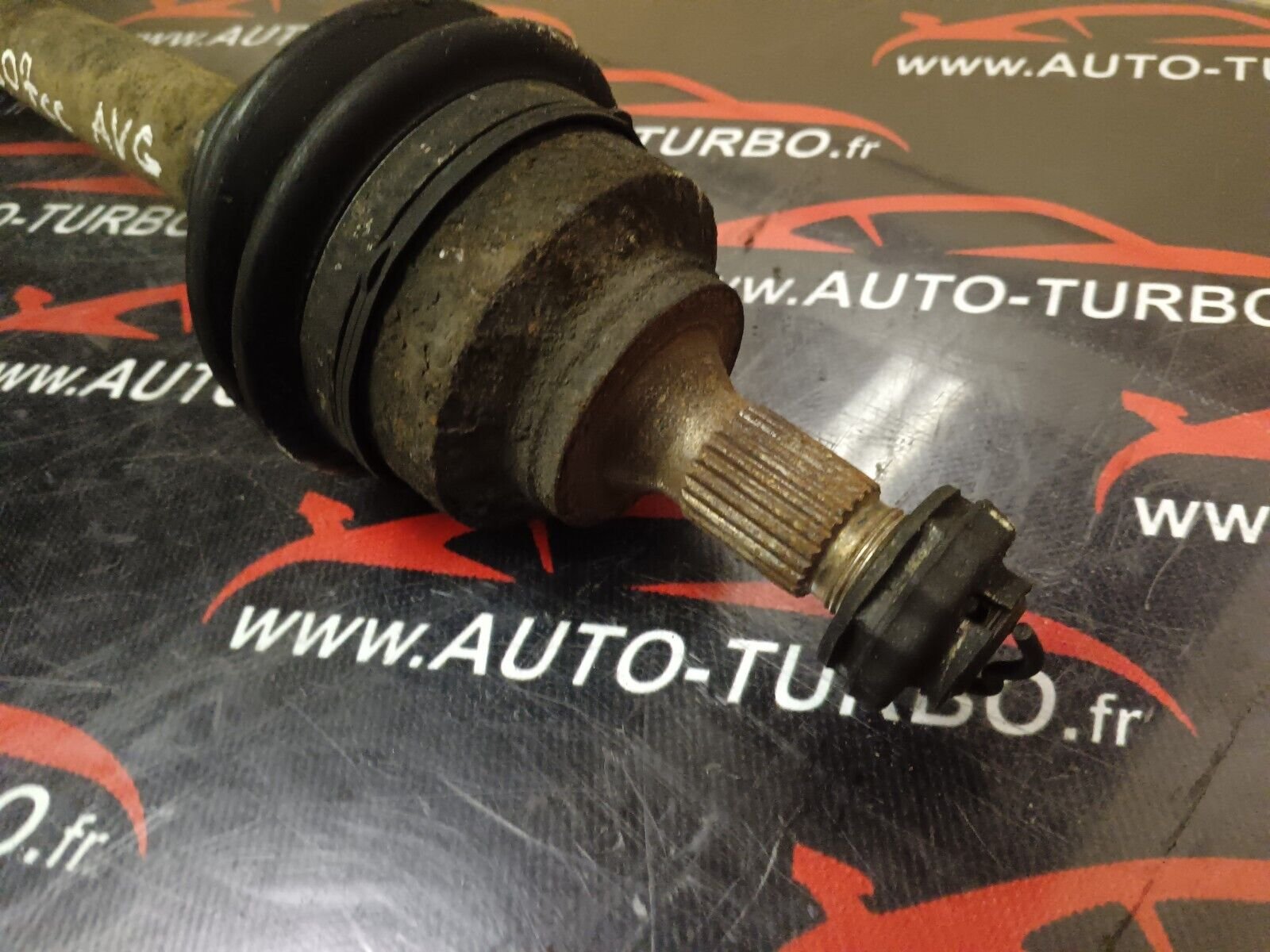 CARDAN AVANT GAUCHE PEUGEOT 307cc REFERENCE: 8MN12