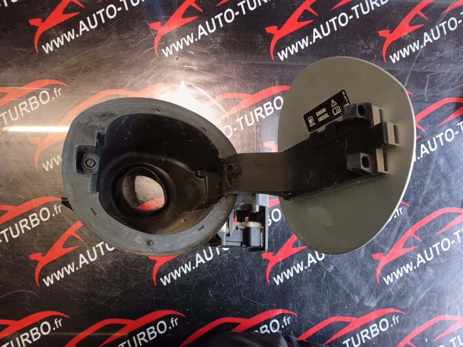 VOLET DE  TRAPPE CARBURANT OPEL ASTRA J REFERENCE 498166255