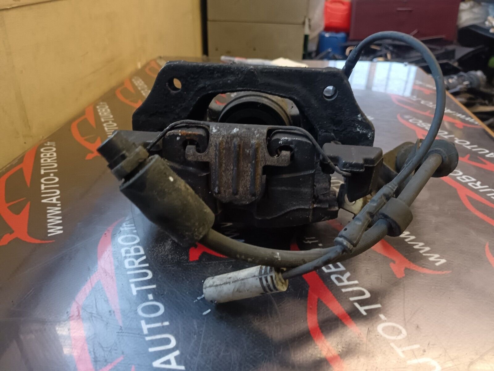 ETRIER AVANT GAUCHE BMW SERIE 1 E87 REFERENCE: 34116776527