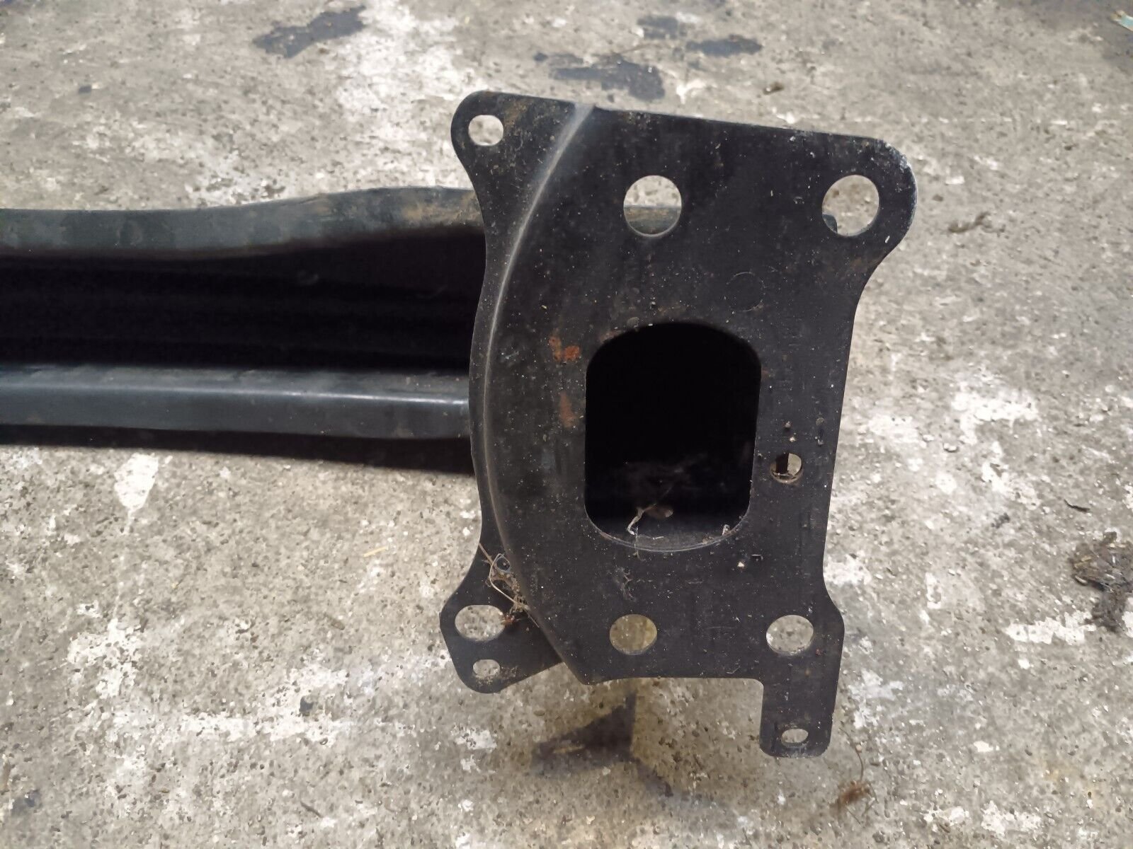 RENFORT PARE CHOC AVANT (TRAVERS) VOLKSWAGEN GOLF V REFERENCE: 893060