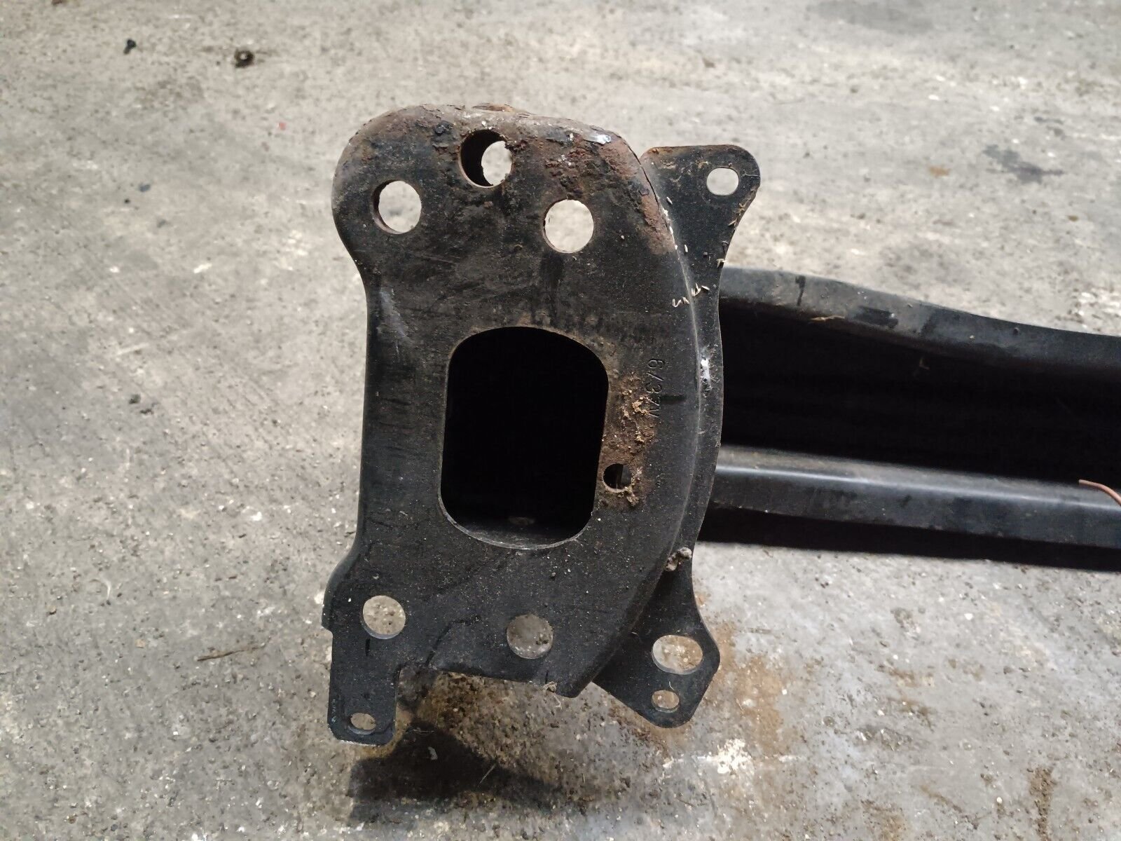 RENFORT PARE CHOC AVANT (TRAVERS) VOLKSWAGEN GOLF V REFERENCE: 893060