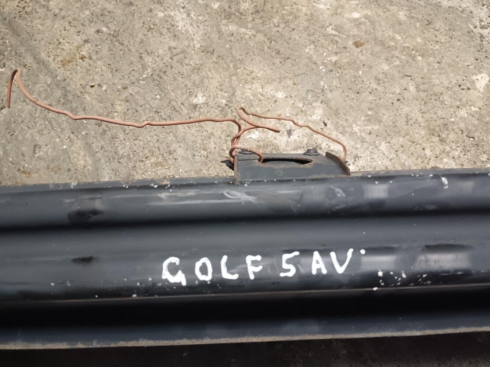 RENFORT PARE CHOC AVANT (TRAVERS) VOLKSWAGEN GOLF V REFERENCE: 893060