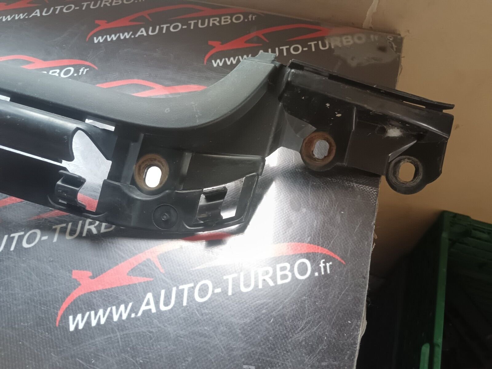 SUPPORT DE PARE CHOC ARRIERE BMW SERIE1  116i REFERENCE: 7053521