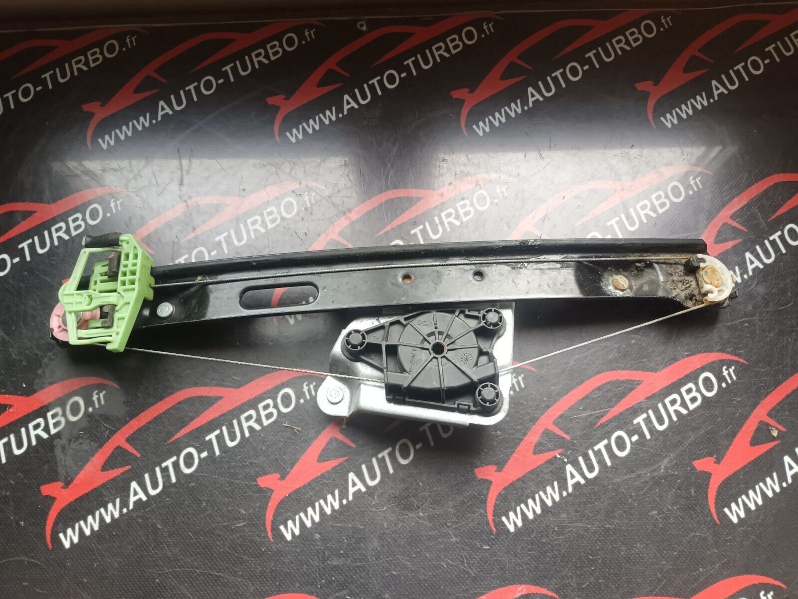 SYSTEME LEVE VITRE ARRIERE GAUCHE BMW SERIE1  116i REFERENCE: 7067797