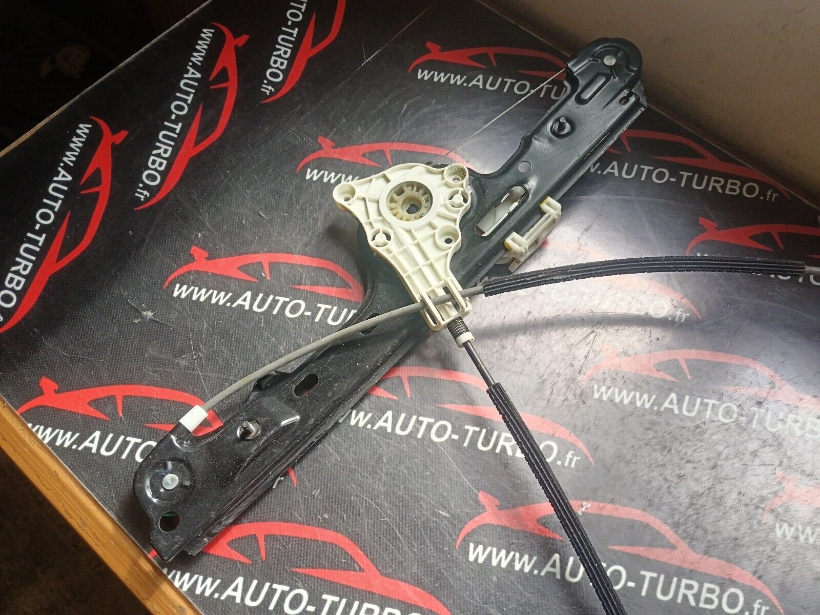 SYSTEME LEVE VITRE AVANT GAUCHE BMW SERIE1  116i REFERENCE: 7067795