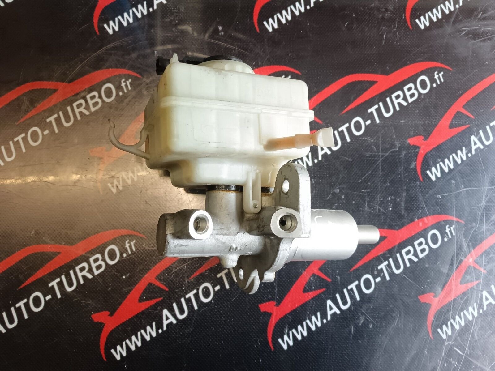 POMPE DE FREINAGE BMW 525 E60 REFERENCE: 32067179