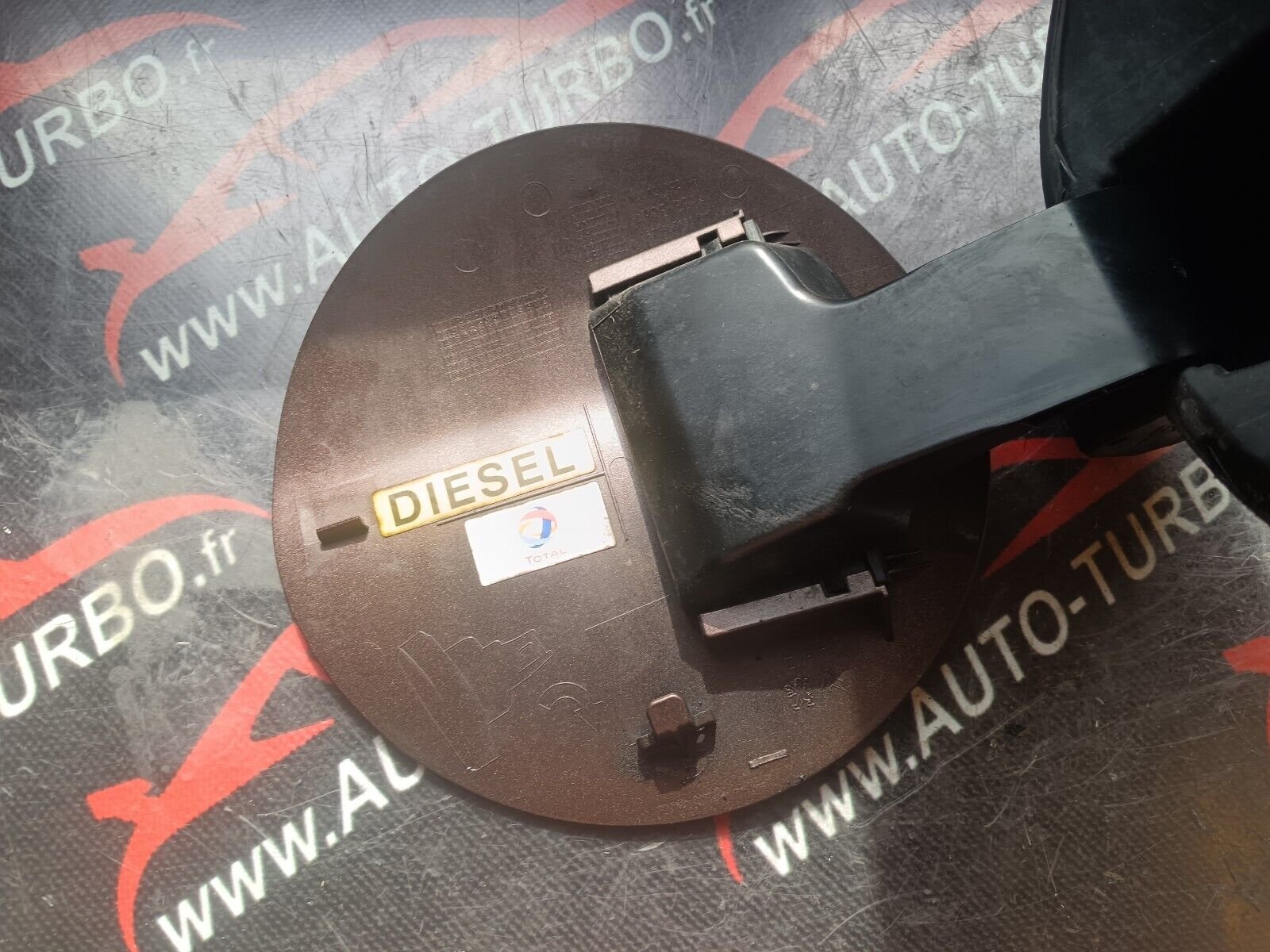 VOLET DE TRAPPE CARBURANT PEUGEOT 2008 1.6HDI 110CH  REFERENCE: 9677638880