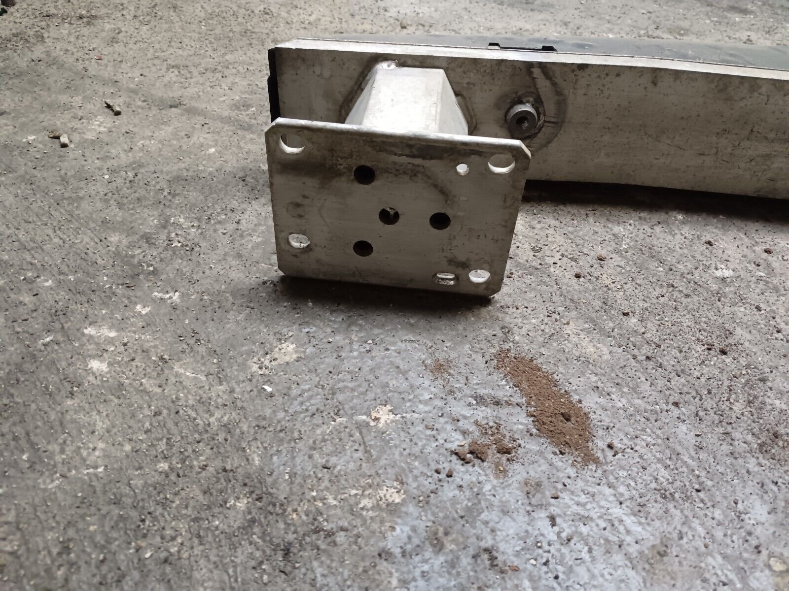 RENFORT PARE CHOC AVANT (TRAVERS) CITROEN C4 PICASSO REFERENCE: 799609