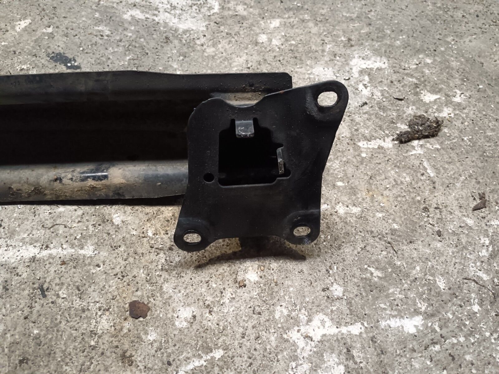 RENFORT PARE CHOC ARRIERE (TRAVERS)VOLKSVAGEN GOLF V REFERENCE: 1885164