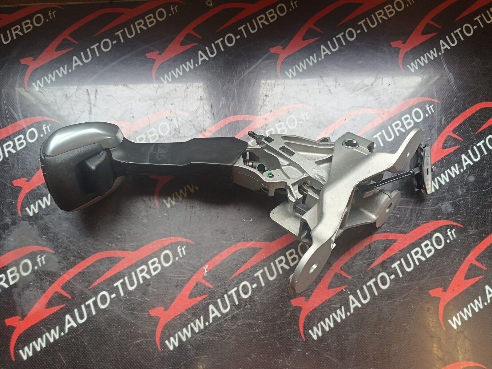 LEVIER FRIN A MAIN PEUGEOT 2008 1.6HDI  REFERENCE: 113.31094