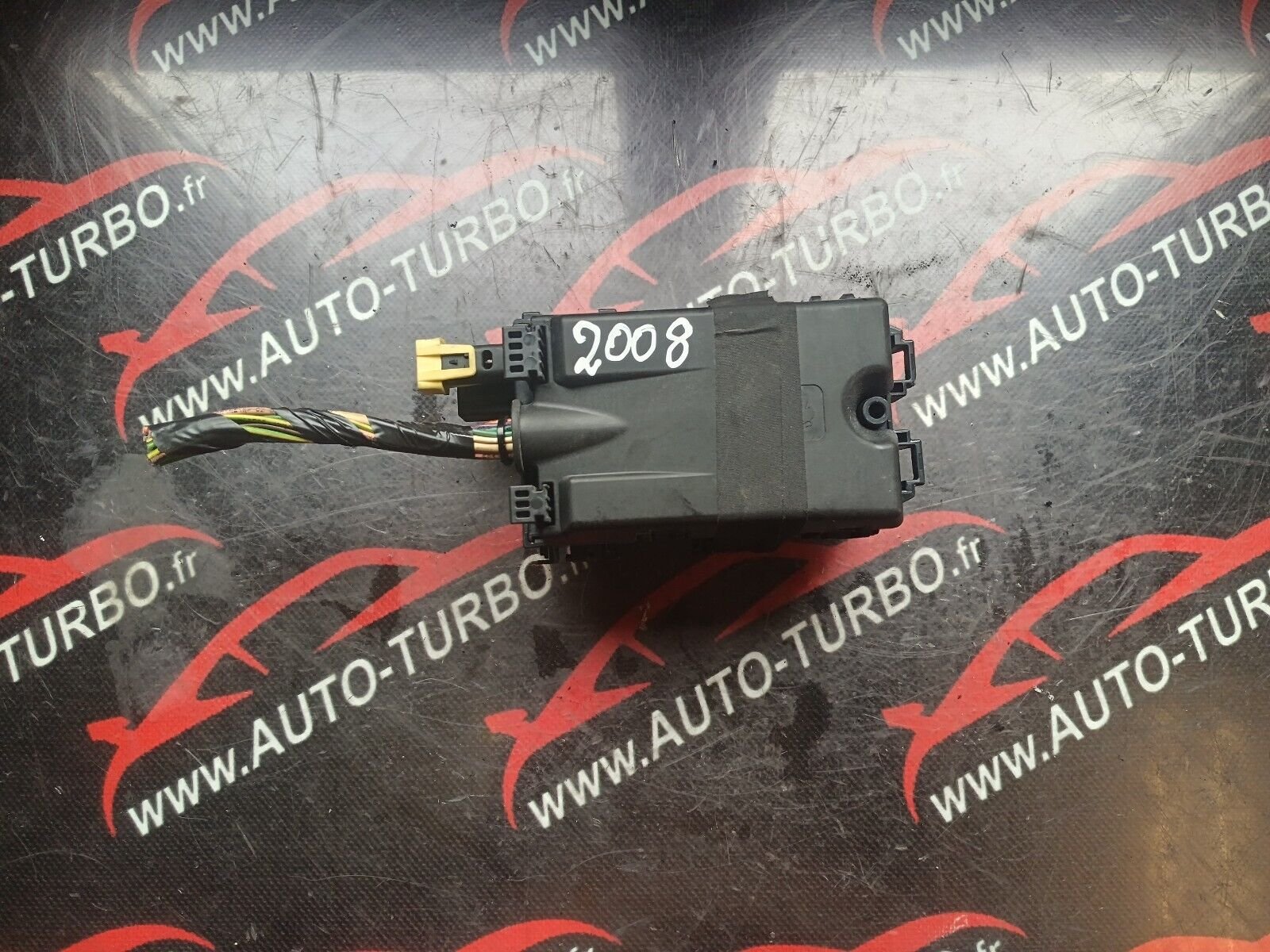 BOITES A FUSIBLES PEUGEOT 2008 1.6HDI 110CH  REFERENCE: 9806192580