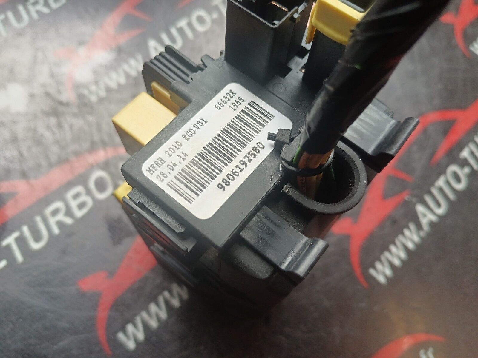 BOITES A FUSIBLES PEUGEOT 2008 1.6HDI 110CH  REFERENCE: 9806192580