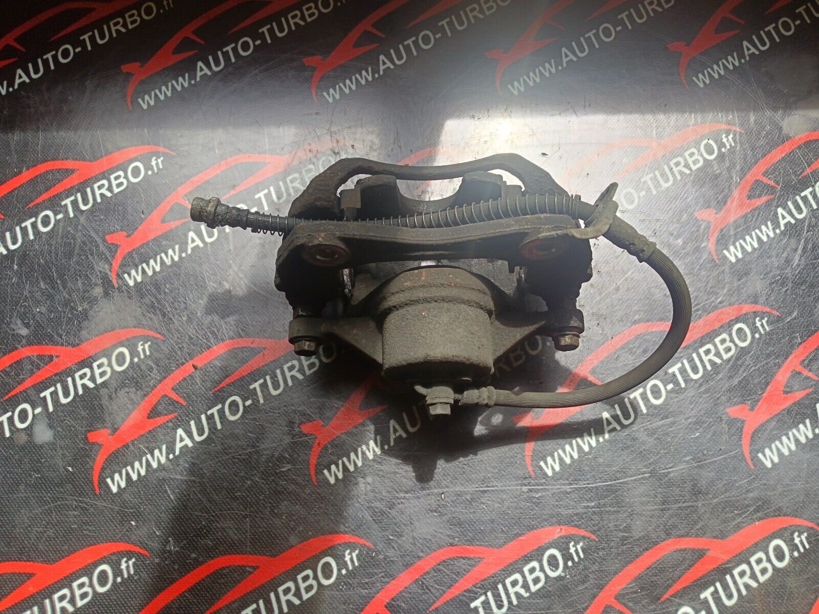 ETRIER AVANT DROIT HYUNDAI i30 1.6CRDI 90CH REFERENCE: