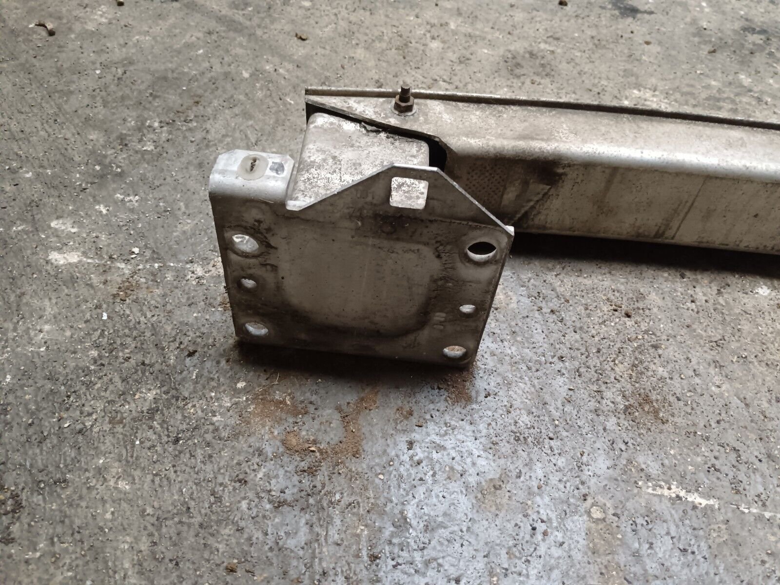 RENFORT PARE CHOC AVANT (TRAVERS) PEUGEOT 308 1 REFERENCE: 9656741380