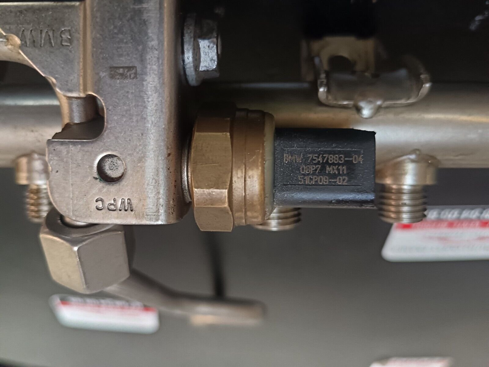 RAMPE INJECTION BMW 116i REFERENCE:  7537319