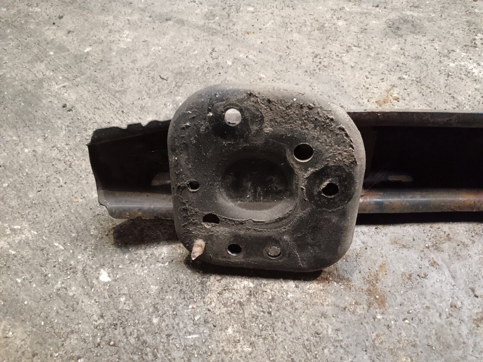 RENFORT PARE CHOC ARRIERE (TRAVERS) CITROEN C4 REFERENCE: 9671246280