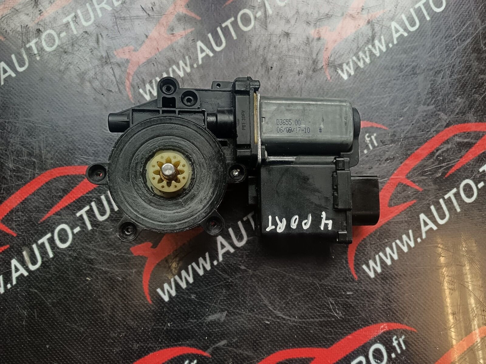 MOTEUR LEVE-VITRE AVANT GAUCHE VOLKSWAGEN POLOIII REFERENCE: Z980066