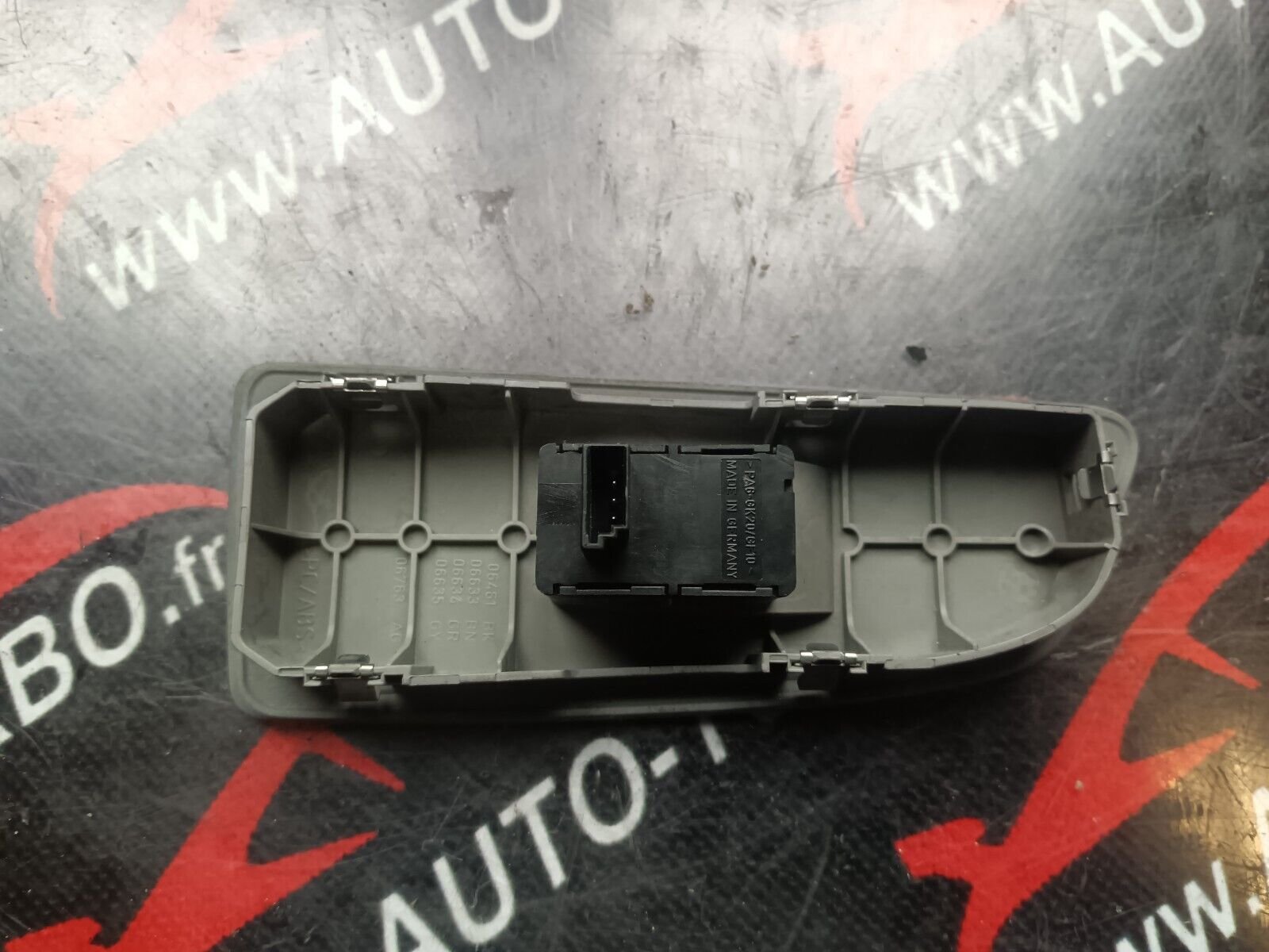 COMMENDE LEVE VITRE AVANT DROIT BMW SERIE 1