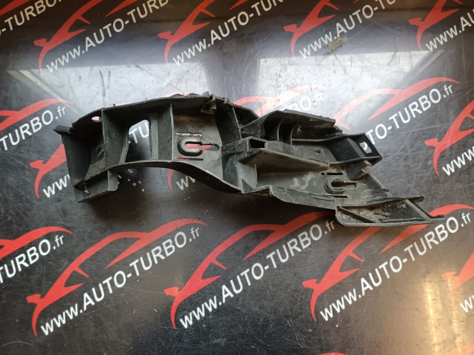 SUPPORT PARE CHOCS ARRIERE DROIT VOLKSWAGEN GOLF V REFERENCE: 1K6807394