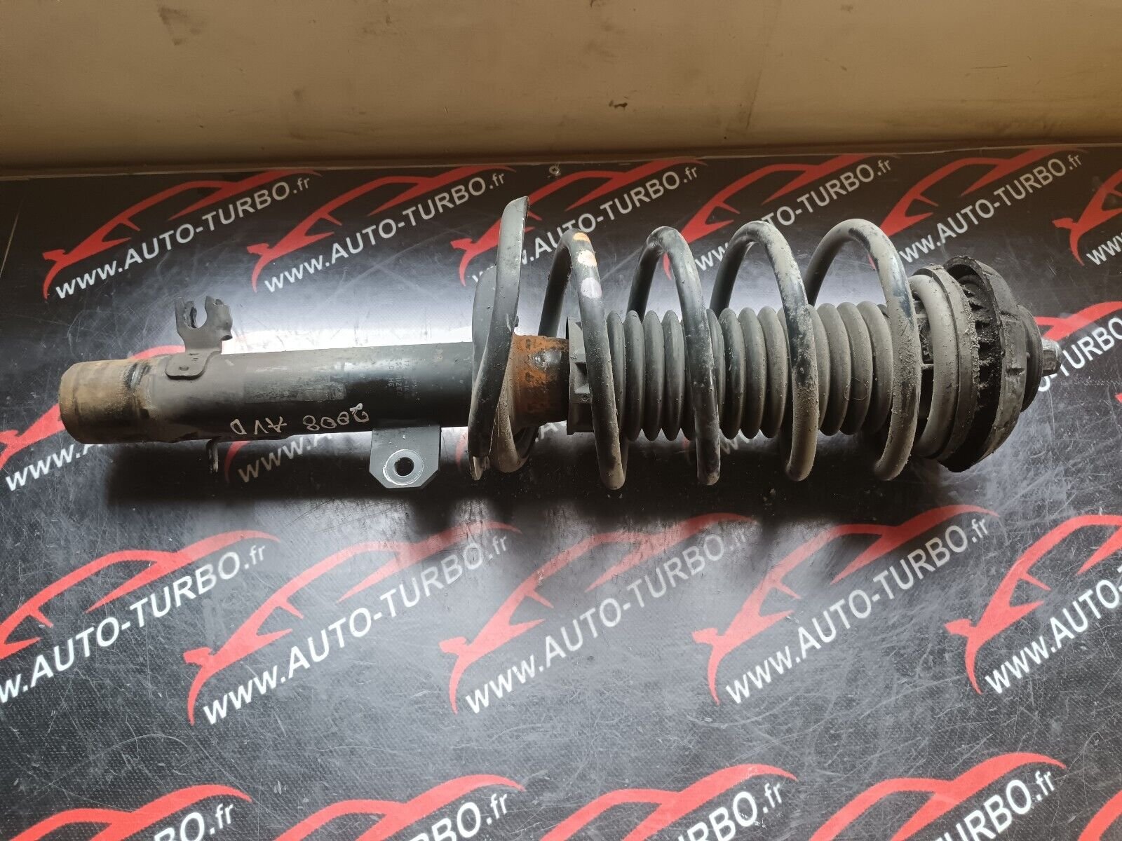 AMORTISSEUR AVANT DROIT PEUGEOT 2008 1.6HDI 110CH REFERENCE: 9676636780