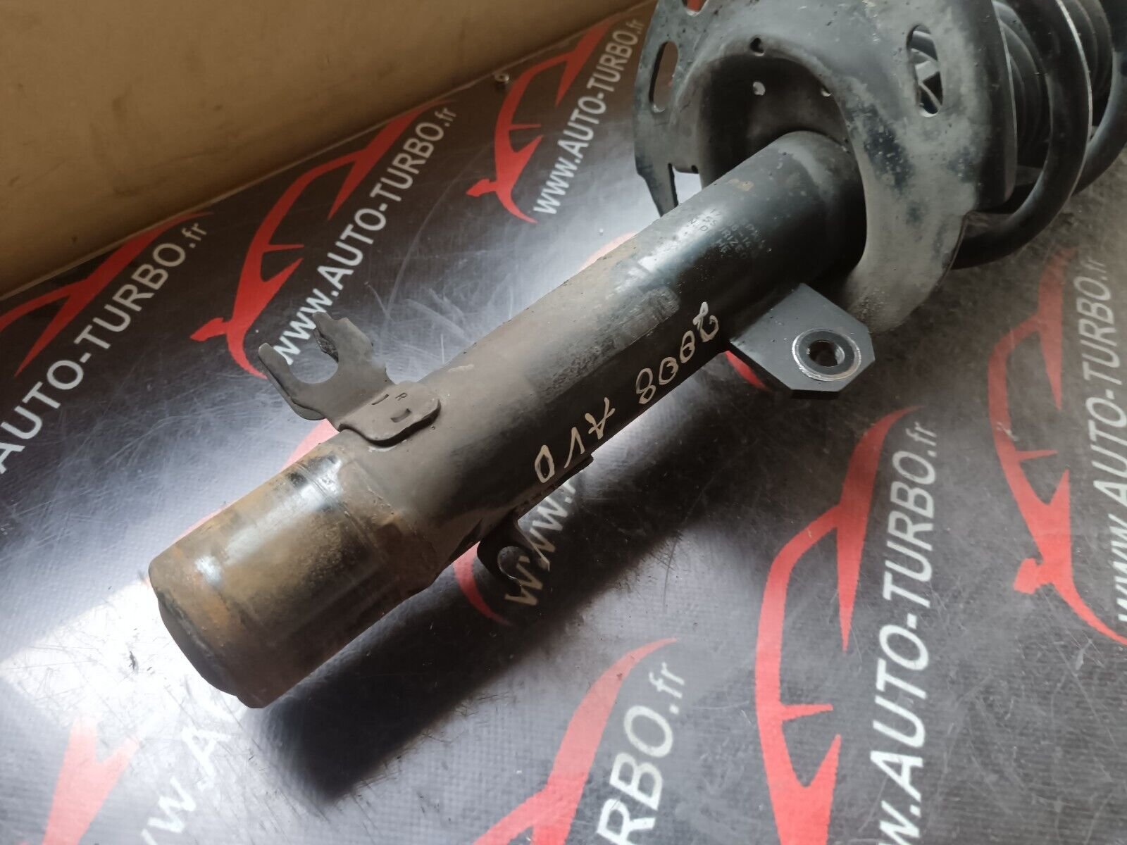 AMORTISSEUR AVANT DROIT PEUGEOT 2008 1.6HDI 110CH REFERENCE: 9676636780