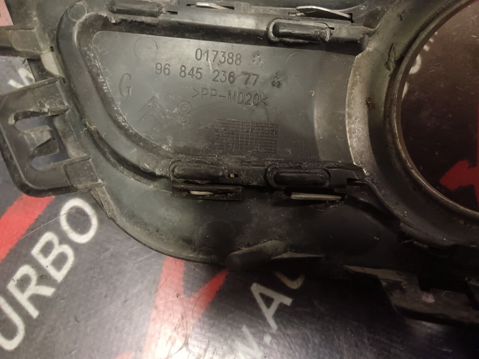 PANNEAU FEU DE BROUILLARD AVANT GAUCHE CITROEN C4 REFERENCE: 9684523677