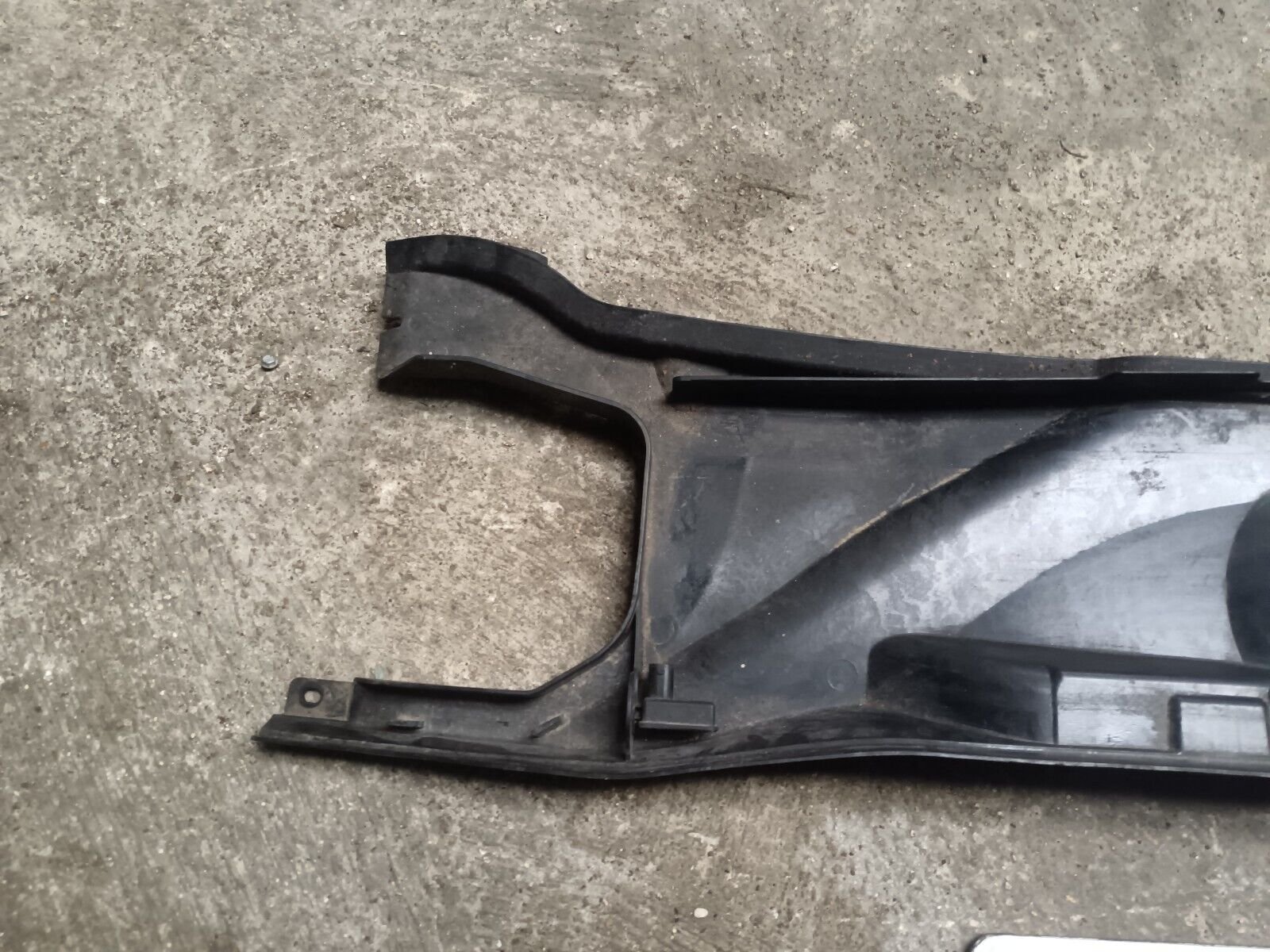 BAIE DE PARE BRISE BMW SERIE 1 REFERENCE: 6989788