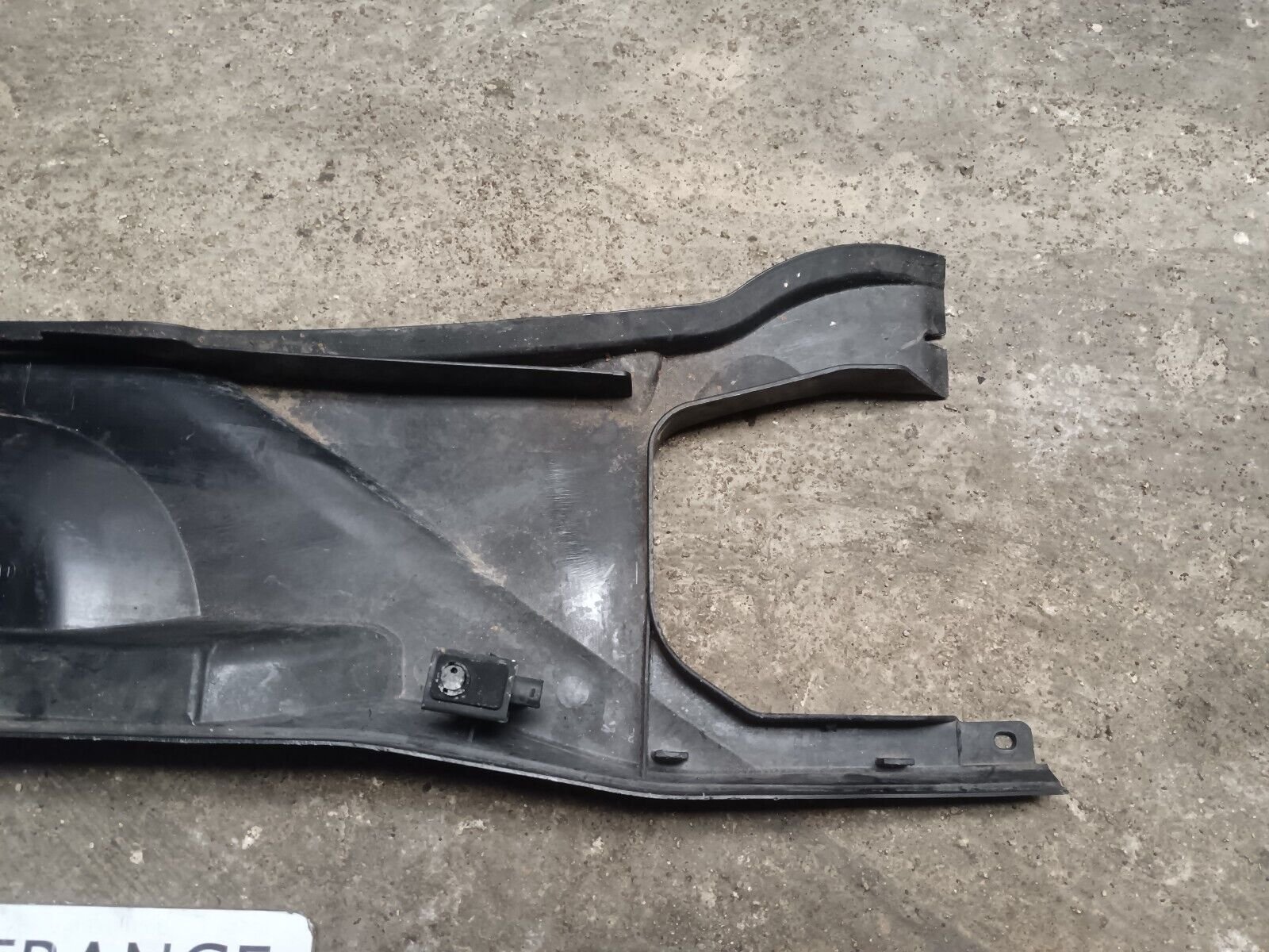 BAIE DE PARE BRISE BMW SERIE 1 REFERENCE: 6989788