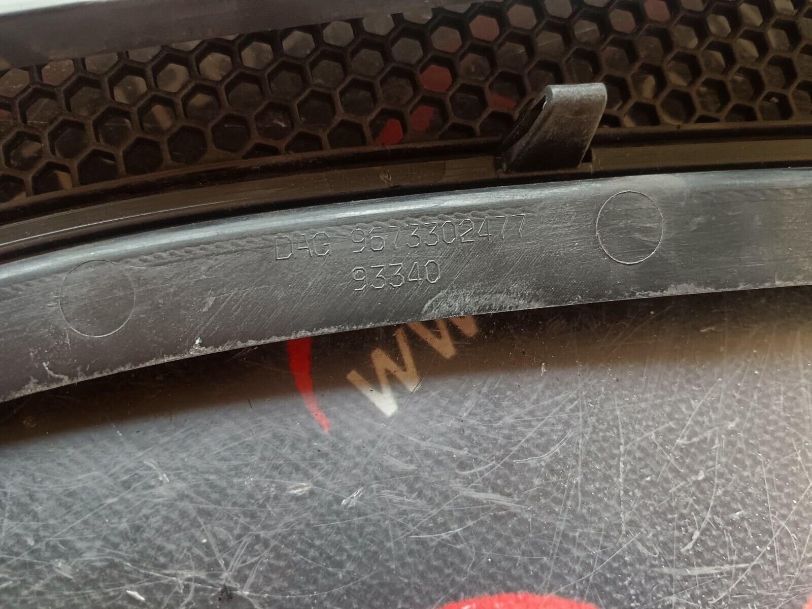 BAIE DE PARE BRIS GAUCHE PEUGEOT 2008 1.6HDI 110CH REFERENCE: 9673302477