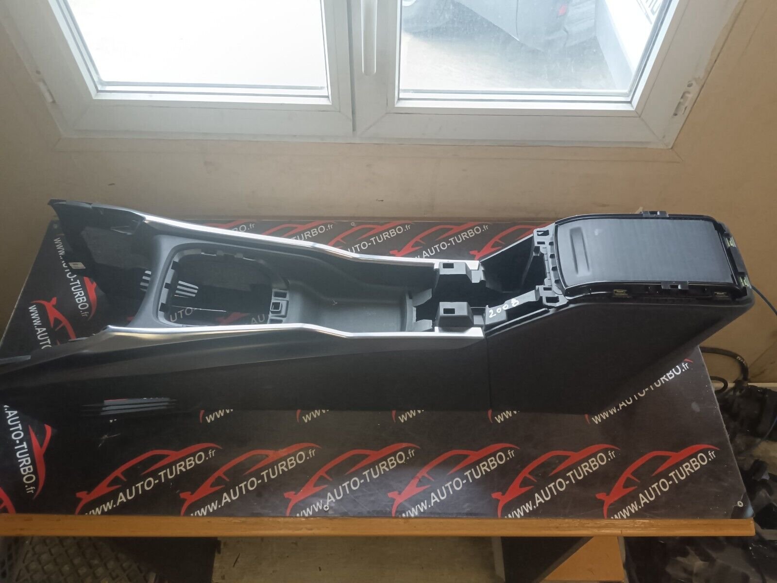 CONSOLE CENTRALE PEUGEOT 2008 1.6HDI 110CH REFERENCE: 9678564877