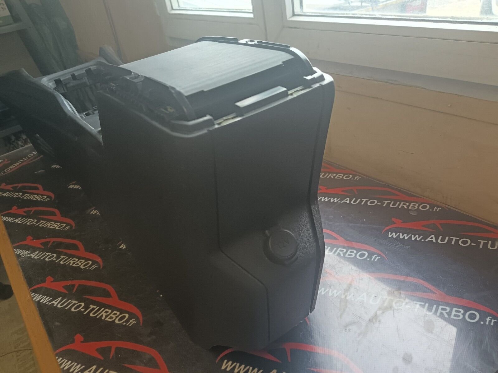 CONSOLE CENTRALE PEUGEOT 2008 1.6HDI 110CH REFERENCE: 9678564877