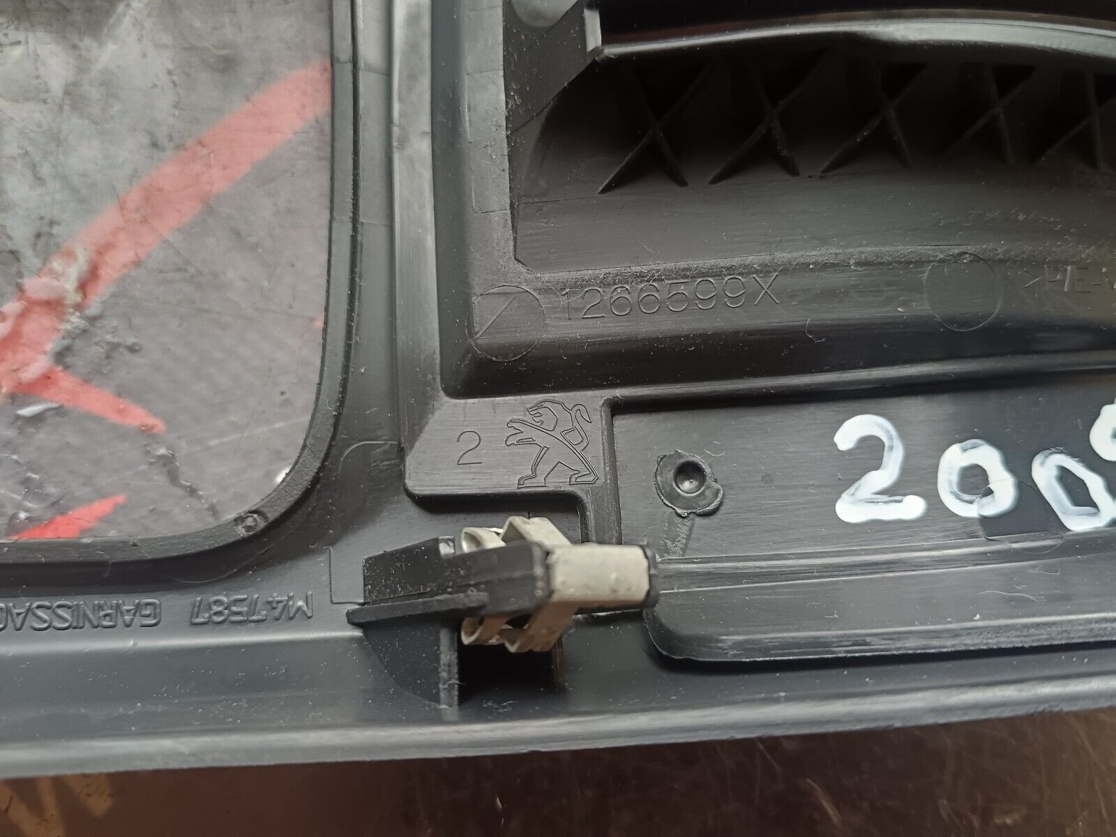 CONSOLE CENTRALE PEUGEOT 2008 1.6HDI 110CH REFERENCE: 9677875477