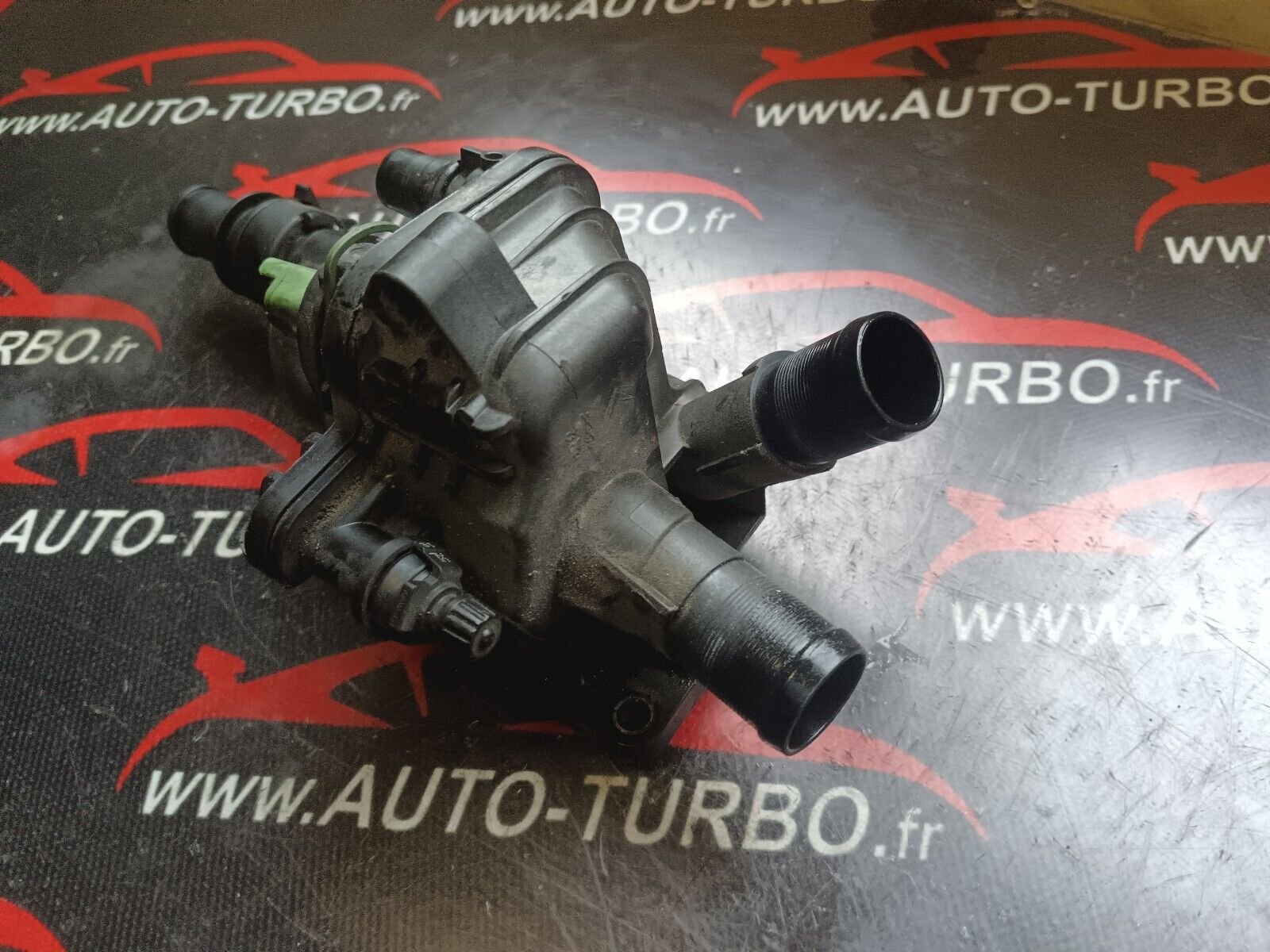 BOITIER THERMOSTAT PEUGEOT 2008 1.6eHDI REFERENCE: 9684588980