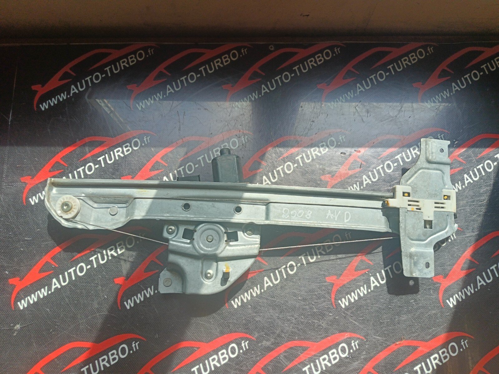 MECHANISME + MOTEUR LEVE VITRE AVD PEUGEOT 2008 REFERENCE: 9806081780