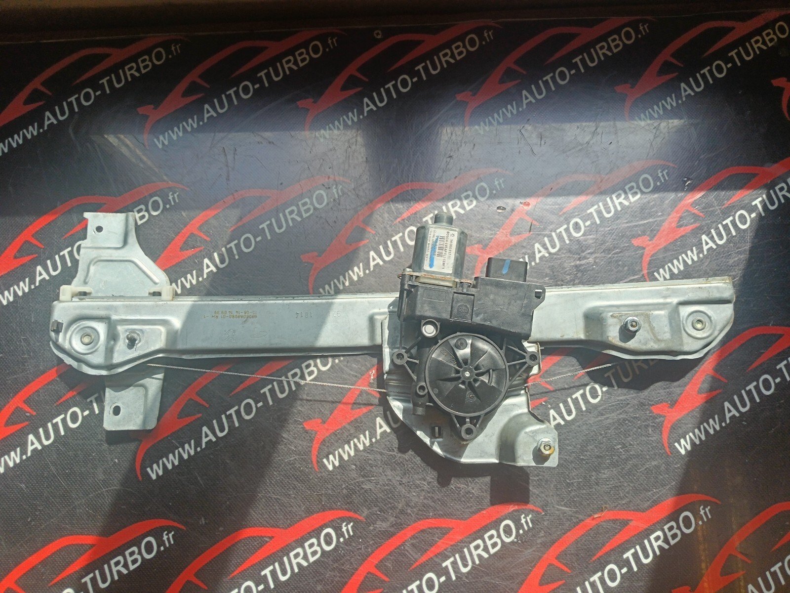 MECHANISME + MOTEUR LEVE VITRE AVD PEUGEOT 2008 REFERENCE: 9806081780