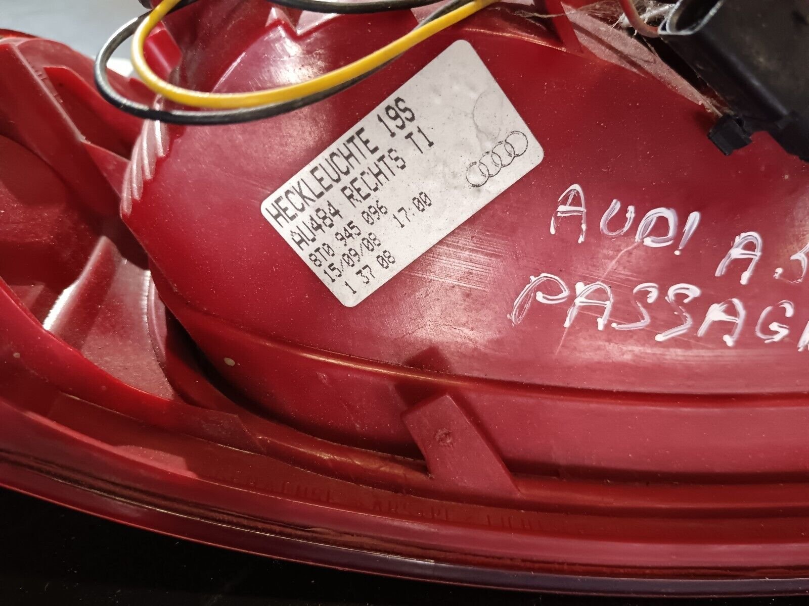 FEU ARRIERE DROIT AUDI A5 REFERANCE 8T0945096