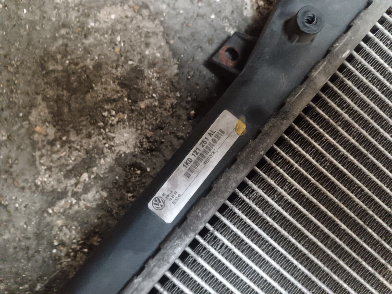 RADIATEUR EAU VOLKSWAGEN GOLF V REFERENCE: 1K0121251