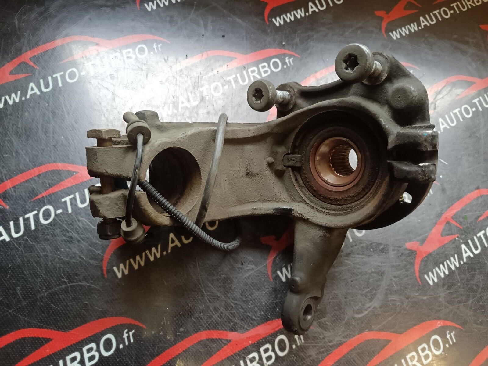 MOYAUX AVANT  GAUCHE PEUGEOT 2008 1.6HDI 90CH REFERENCE: 9684134780