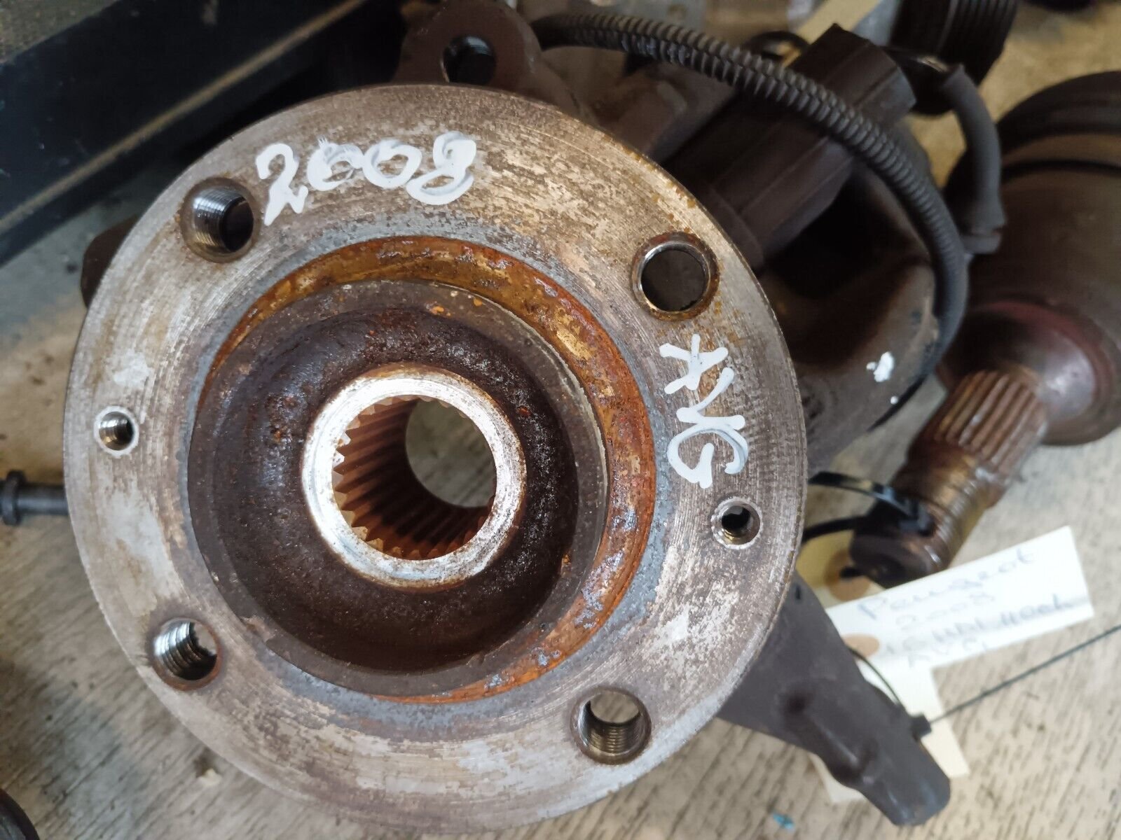 MOYAUX AVANT  GAUCHE PEUGEOT 2008 1.6HDI 90CH REFERENCE: 9684134780