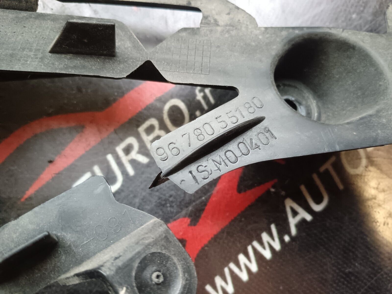 SUPPORT  PARE CHOC ARRIERE PEUGEOT 2008 1.6HDI 110CH REFERENCE: 9678055180