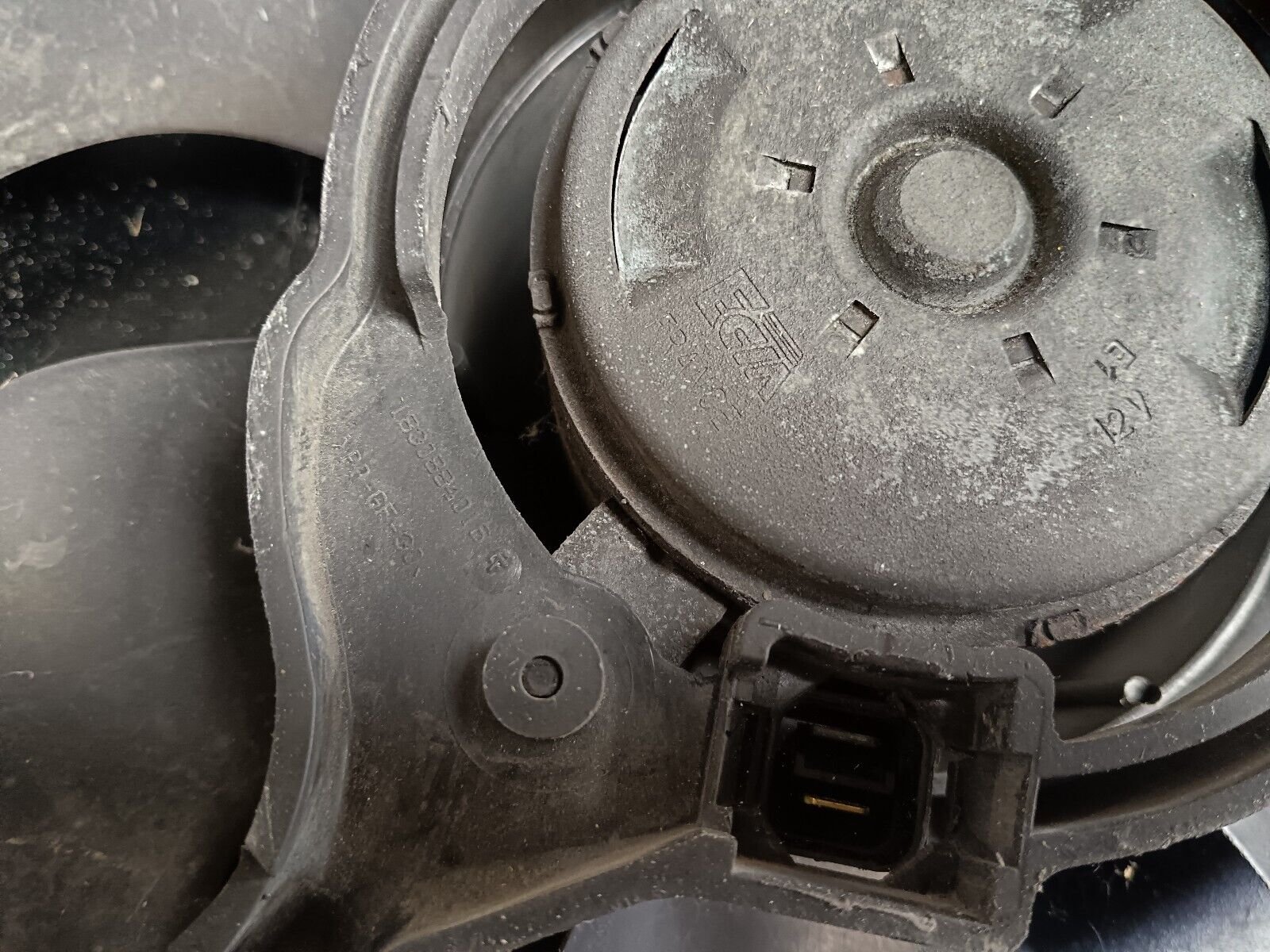 VENTILATEUR MOTEUR PEUGEOT 406 2.0HDI 90CH REFERENCE: 1830884015