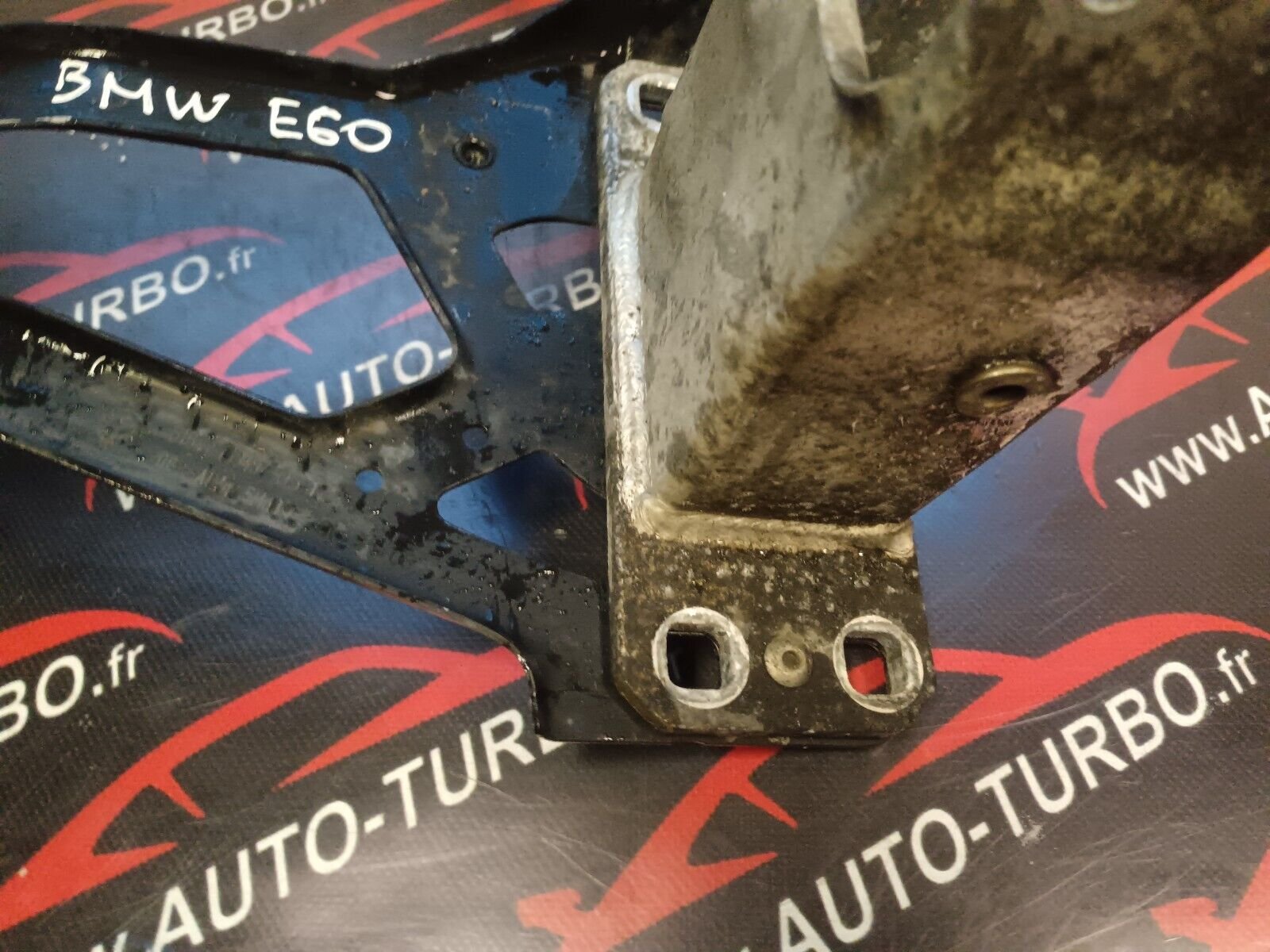 SUPPORT PHARES DROIT BMW 525 E60 REFERENCE: 7163484