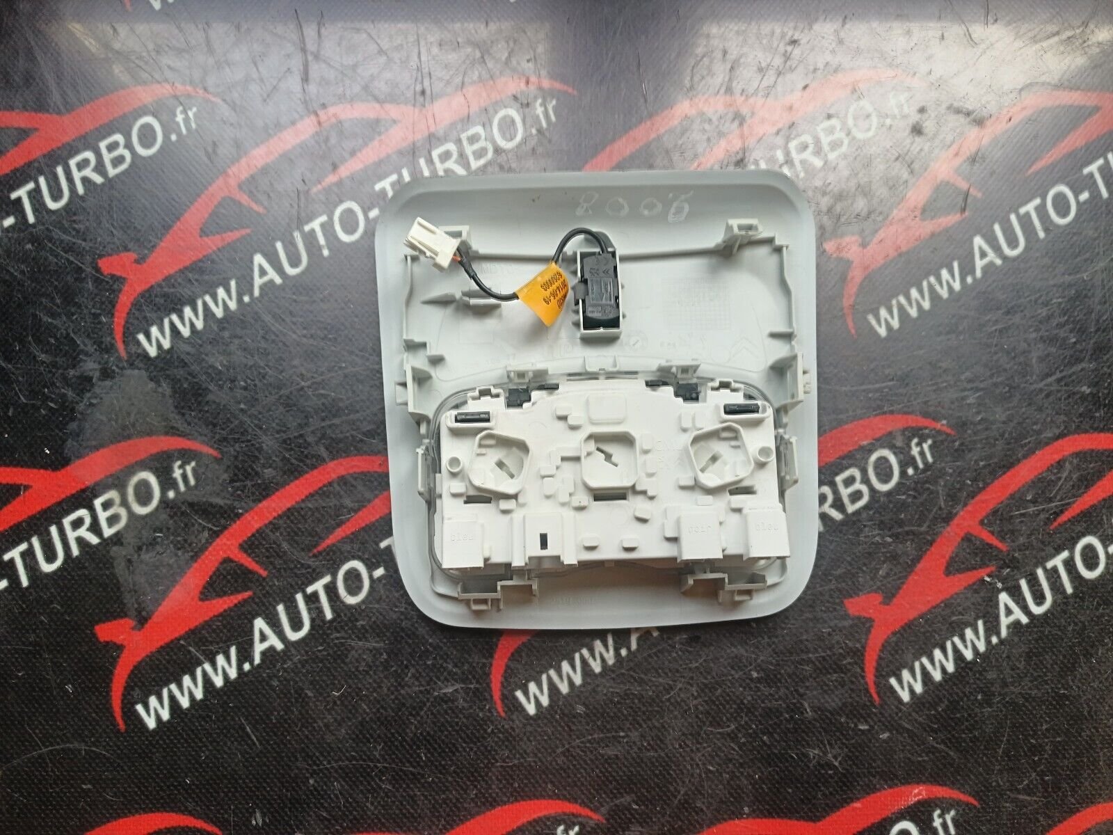 PLAFONNIER LUMIER HABITACLE PEUGEOT 2008 1.6HDI 110CH REFERENCE: 9673810977