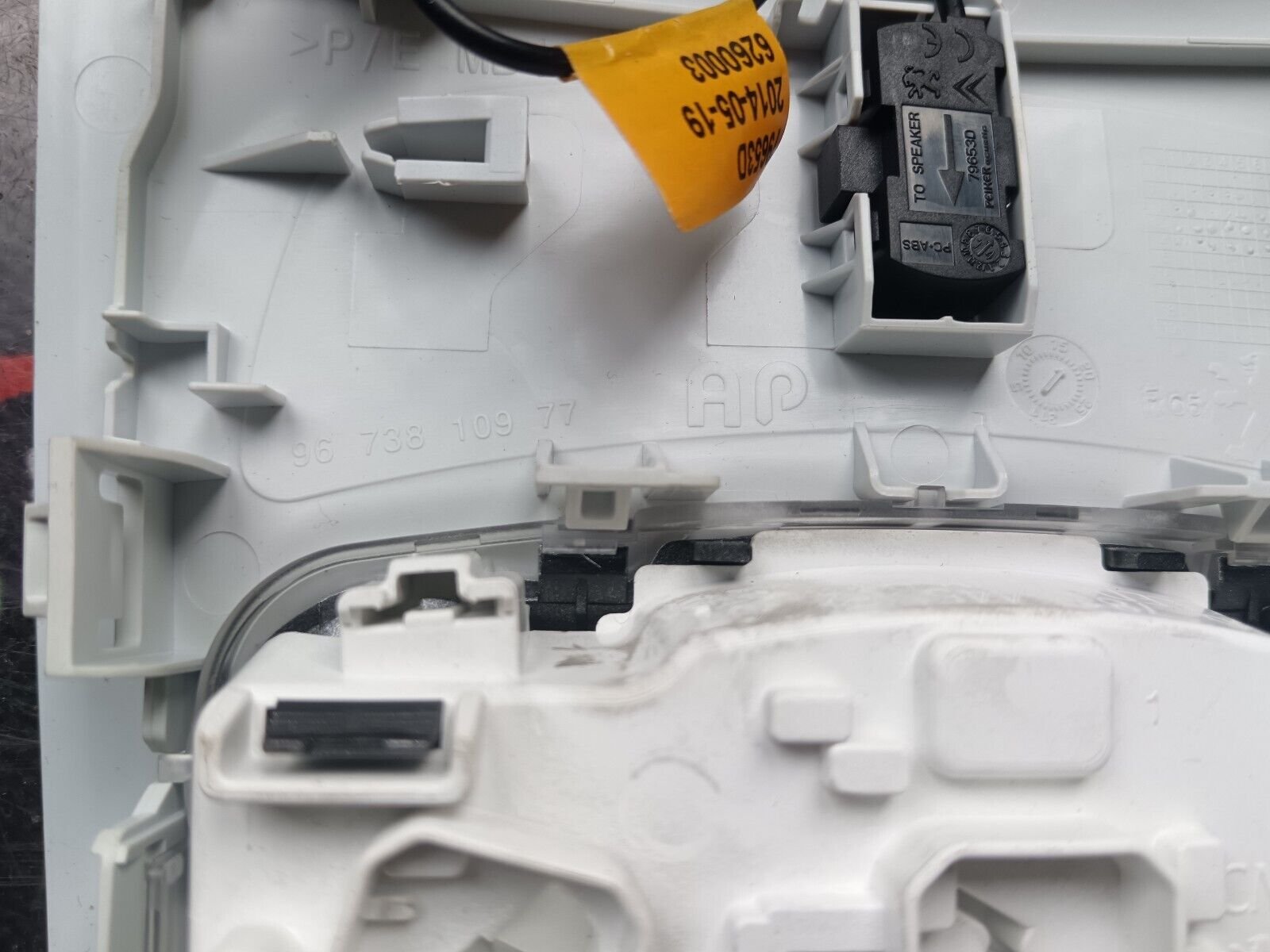 PLAFONNIER LUMIER HABITACLE PEUGEOT 2008 1.6HDI 110CH REFERENCE: 9673810977